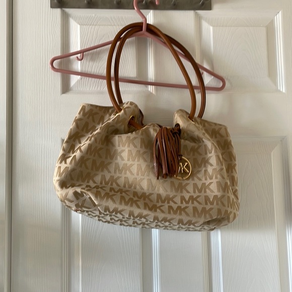 Michael Kors Handbags - Michael kors bucket bag large handbag shoulder bag logo